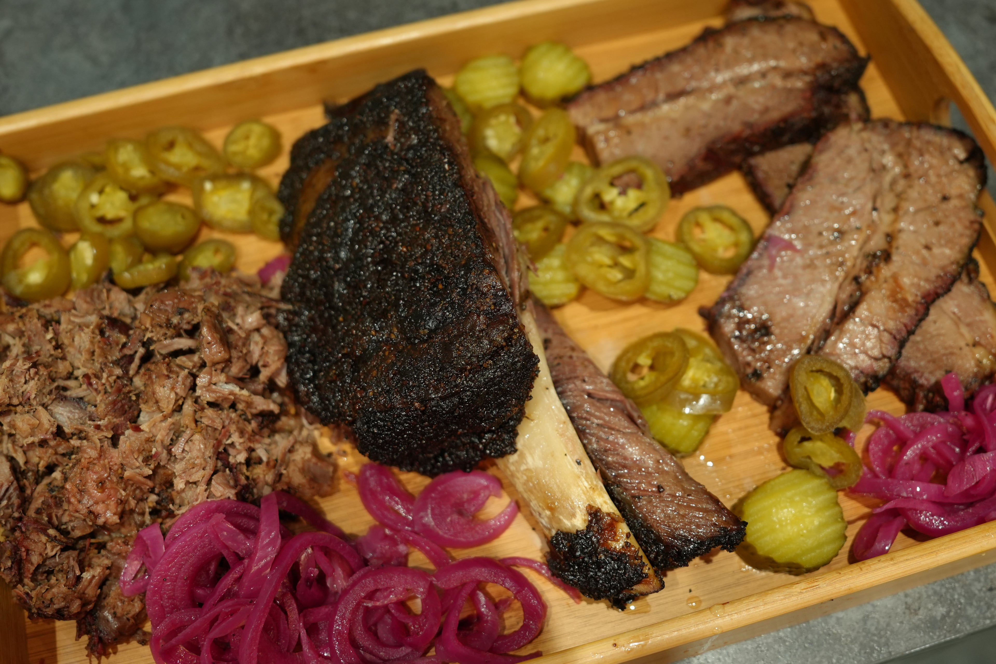 Family Box - 4X Samosas, 300g rib, 200g sliced brisket, 200g chopped brisket.